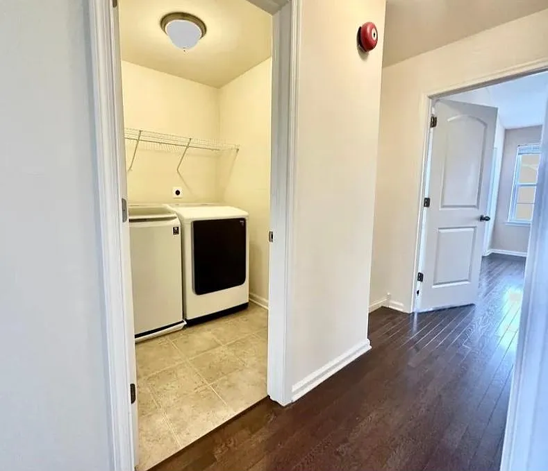3 bed, 3.5 bath, 1980 sqft, $3,000 — Photo 3