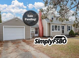 7 Knoll Ct, Rock Island, IL 61201