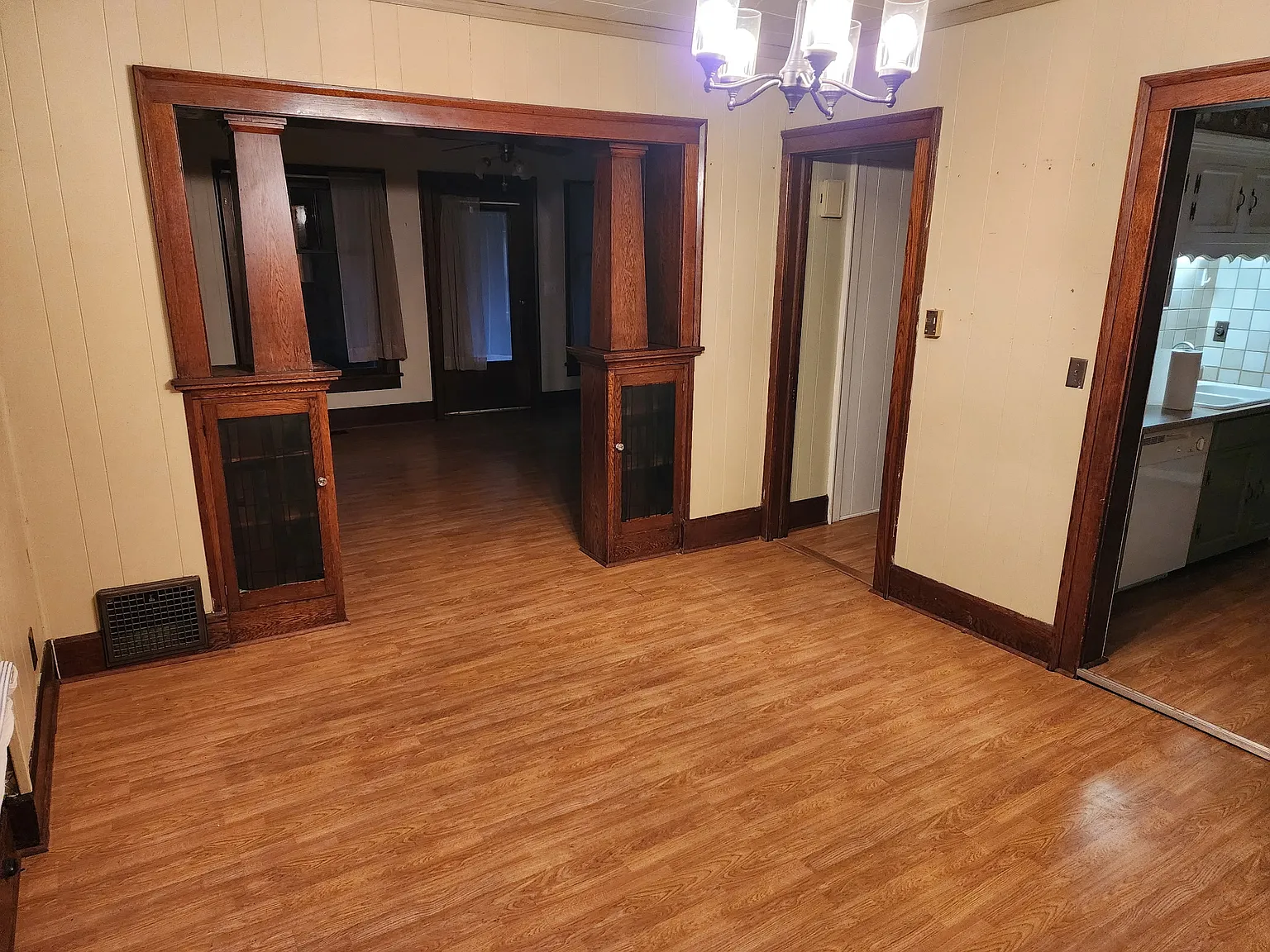 4 bed, 1.5 bath, 1500 sqft, $1,600 — Photo 2