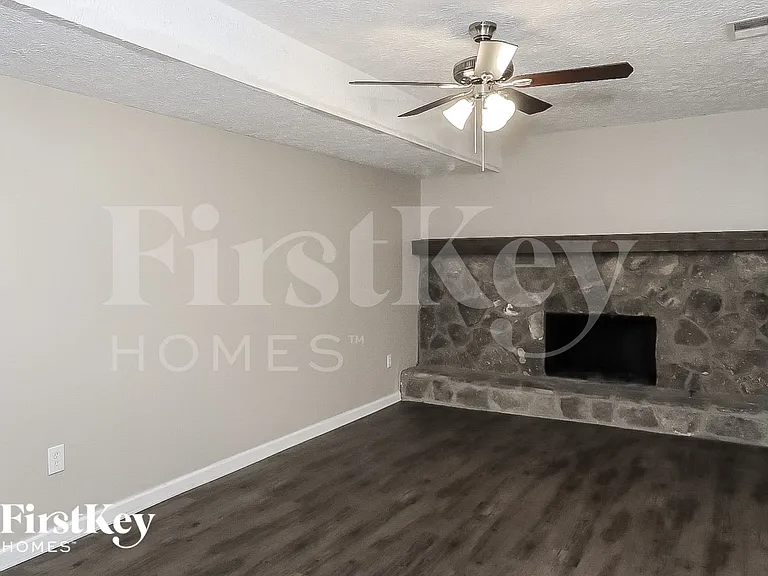 200 Parkmont Ct — Photo 4