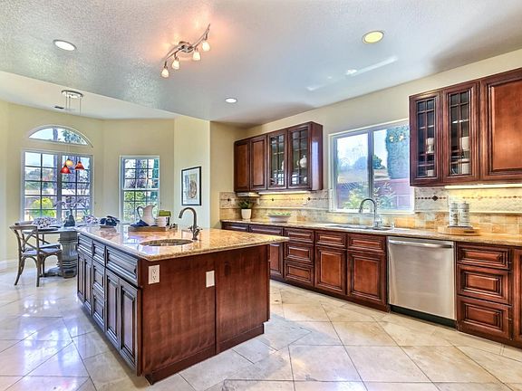 5th image of 13451 Ward Way