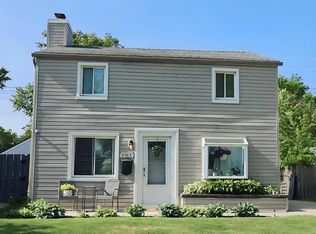 8483 Harding St, Center Line, MI 48015