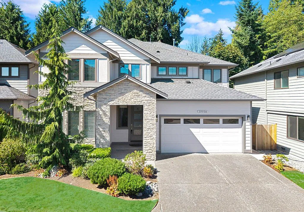 Beautiful 5 Bedroom Home in Lynnwood's Vistante Neighborhood - 5 bedrooms or more — Photo 1