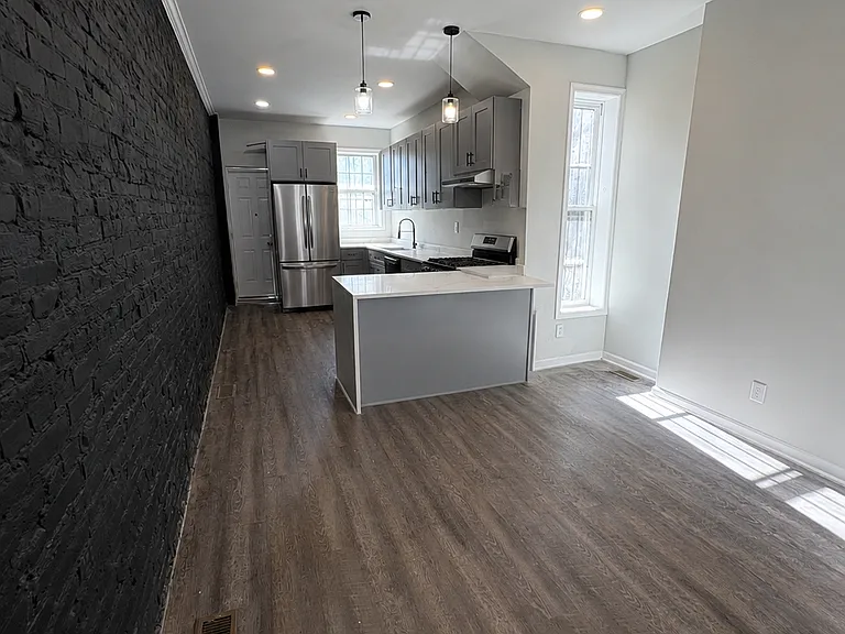 1402 Aisquith St — Photo 4