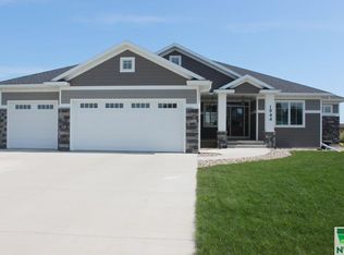 1944 6th Ave SE, Sioux Center, IA 51250