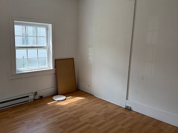 2nd image of 40 Rowan St