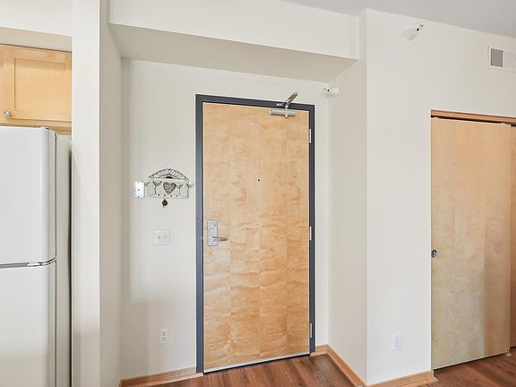 2nd image of 2900 11th Ave S APT 402