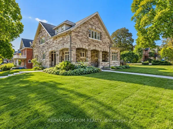 916 Queenston Rd, Cambridge, ON N3H 3K8
