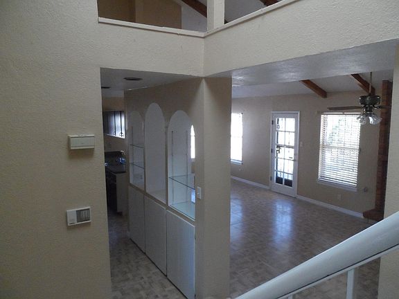 5th image of 4612 Maureen Cir