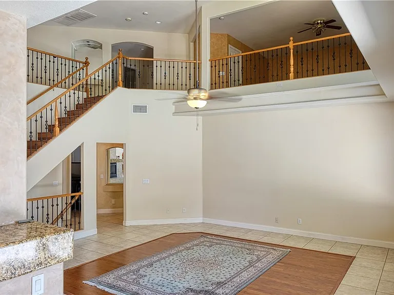3924 Royal Scots Ave — Photo 12