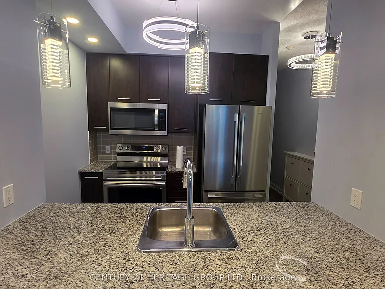 135 Village Green Sq #525 — Photo 6