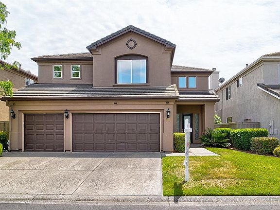2nd image of 15 Watershore Cir