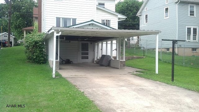 2nd image of 418 Poplar St