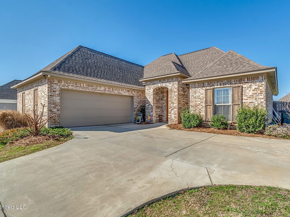 1st image of 216 Buttonwood Ln
