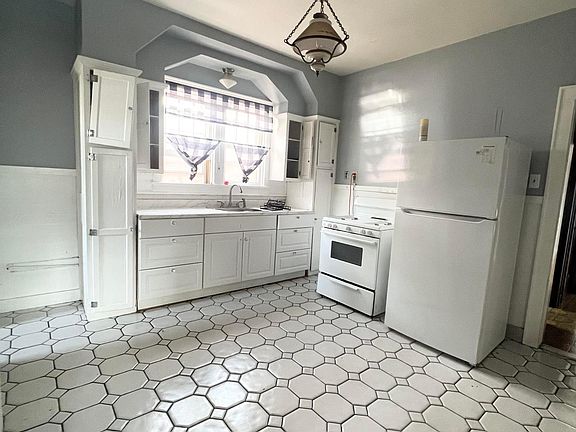 4th image of 1 Parkwood St #2