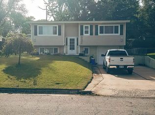 3431 SW Lakeside Dr, Topeka, KS 66614