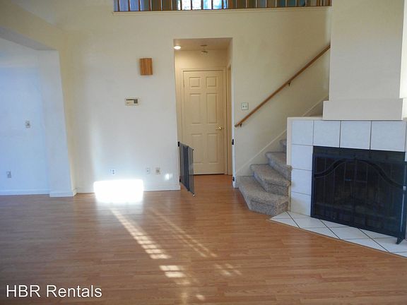 4th image of 220 King Arthur Ct