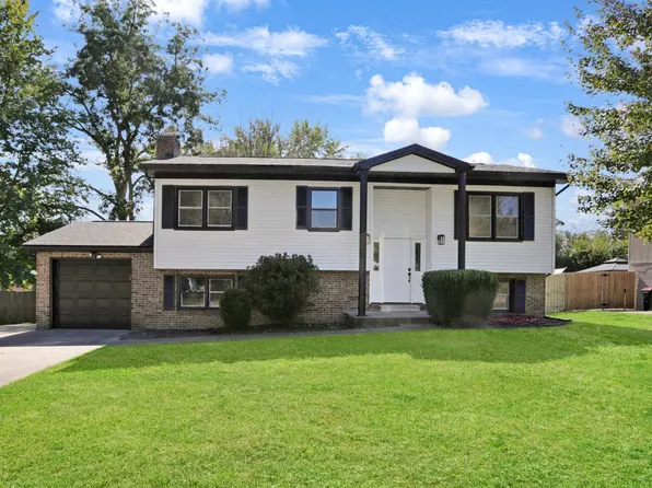 7455 Oakpark Dr, Newburgh, IN 47630