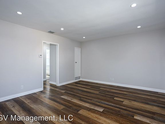 5th image of 209 E Live Oak St #10