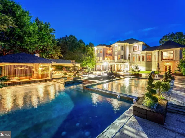 860 Nicholas Run Dr, Great Falls, VA 22066