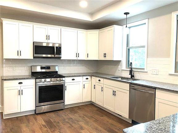 5th image of 233 Park St