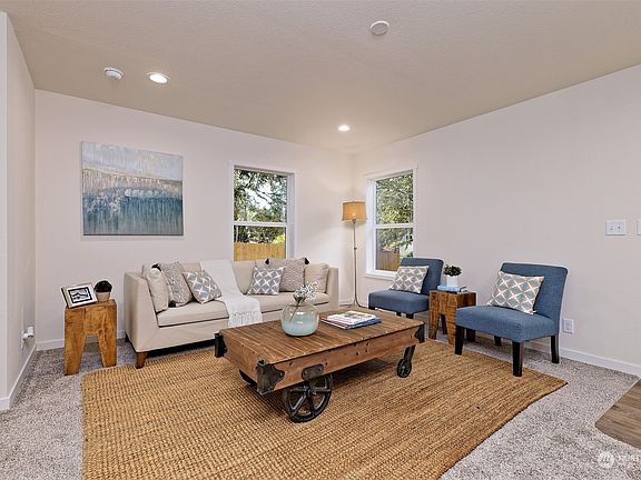 2nd image of 560 E Lakeshore Drive E