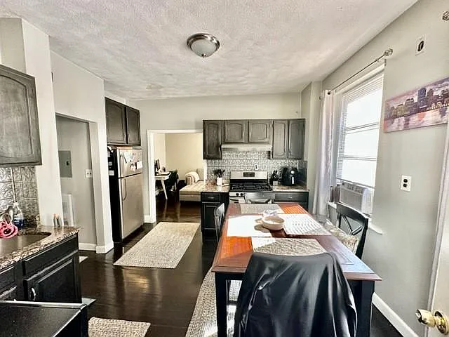 8 Margaret St #4 — Photo 14