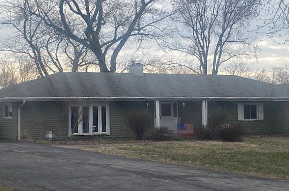 3rd image of 1090 Woodcrest Ln