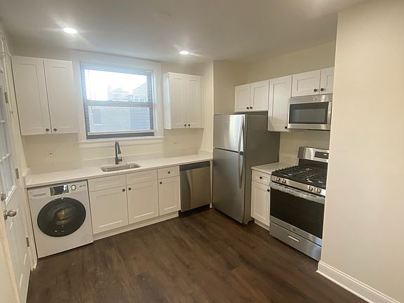 3rd image of 5509.5 N Lincoln Ave #2