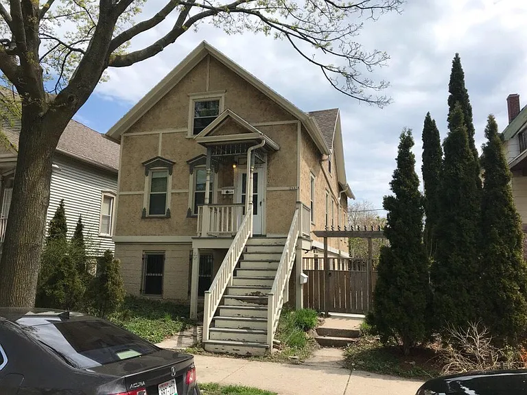 2642-2644 N Fratney St — Photo 1