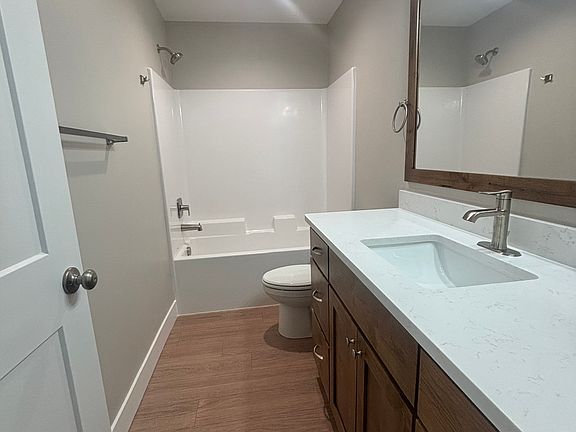 4th image of 2400 Virlow St