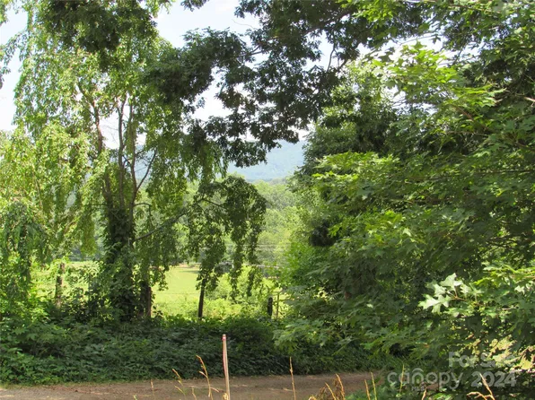 5 Longview Dr, Black Mountain, NC 28711