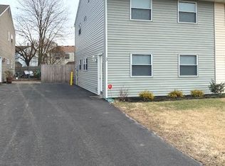 3 Fomal Ct, Turnersville, NJ 08012
