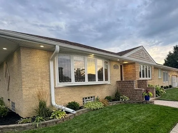 7365 Lee St, Niles, IL 60714