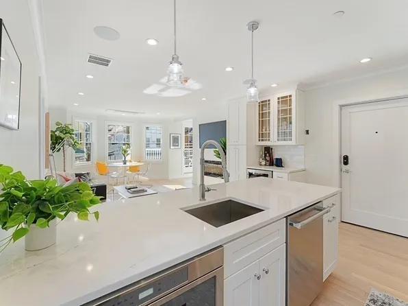 8 Sycamore St #C, Somerville, MA 02143