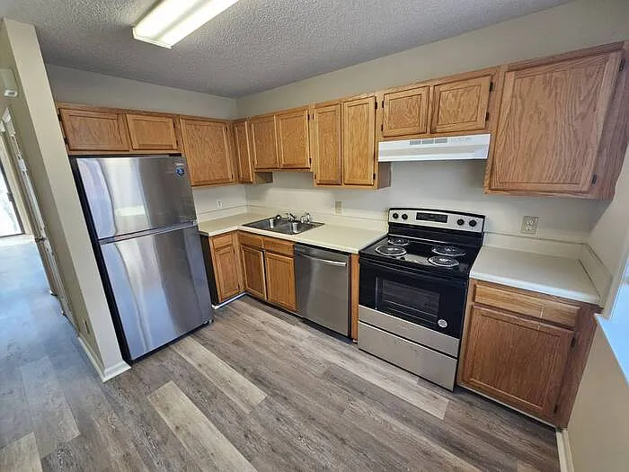 944 Glenn St #C3 — Photo 4