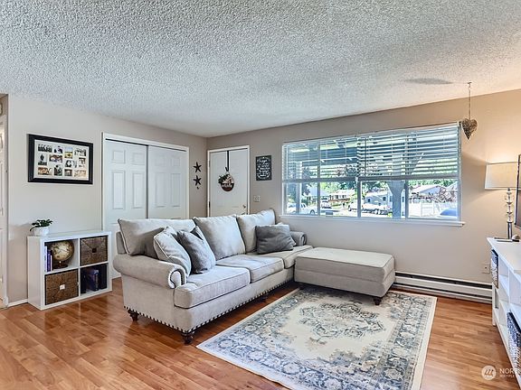 4th image of 12131 52nd Avenue NE