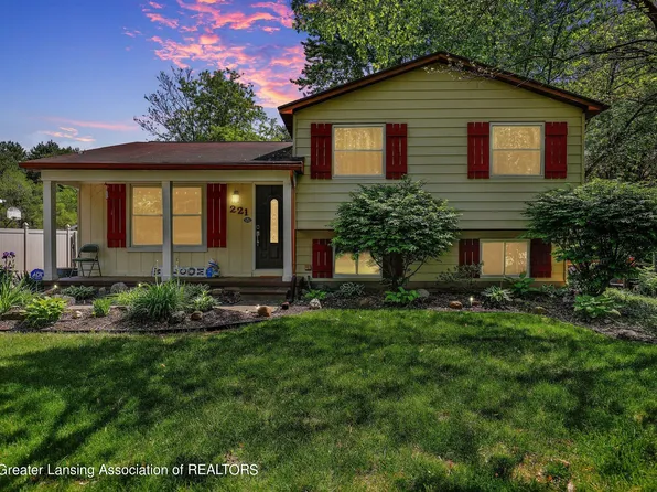 221 White Oak Dr, Perry, MI 48872