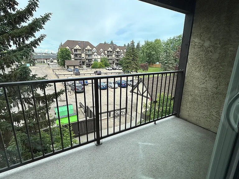 7034 Tudor Gln #7034 — Photo 3