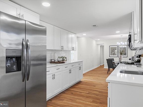 3rd image of 108 Franklin Ave