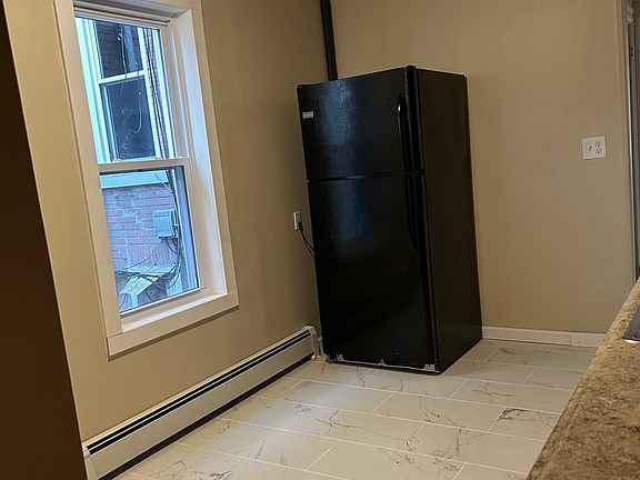 5th image of 417 1/2 E Court St