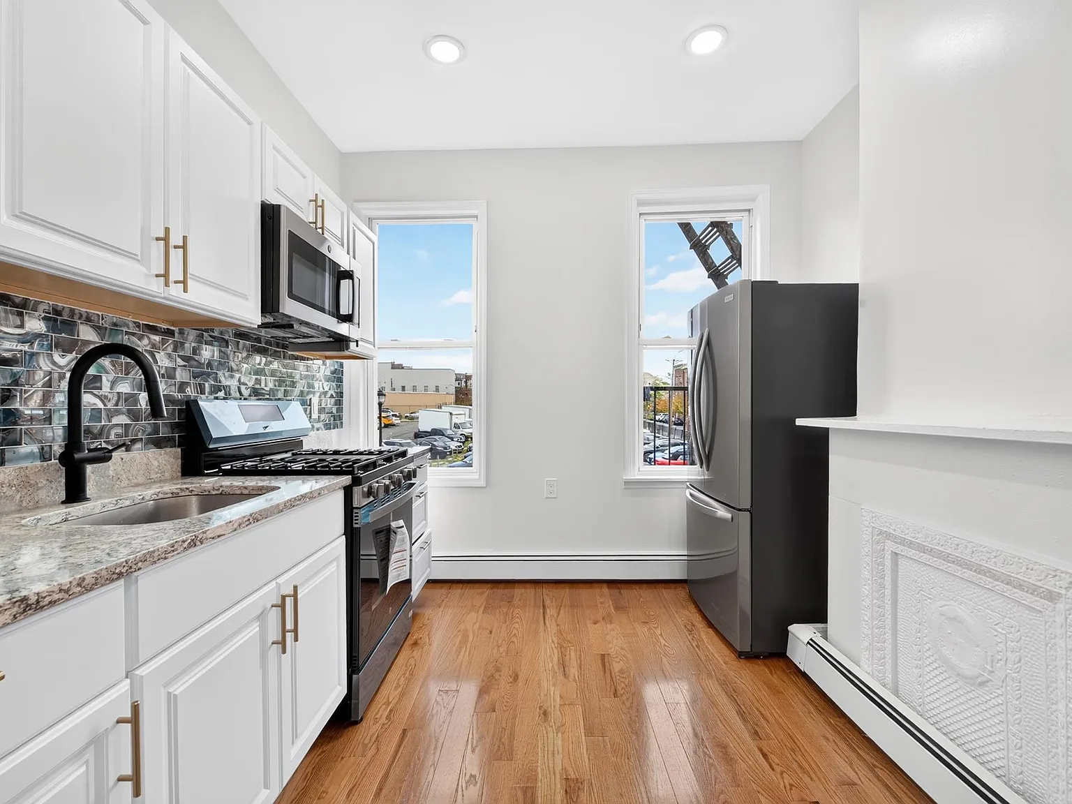 3 bed, 2.0 bath, $3,800 — Photo 3