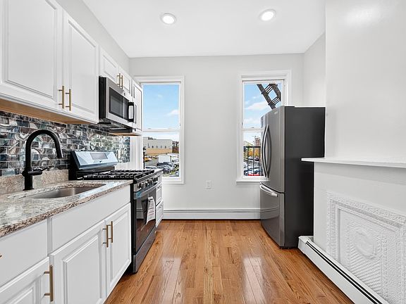 4th image of 134 Griffith St APT 2