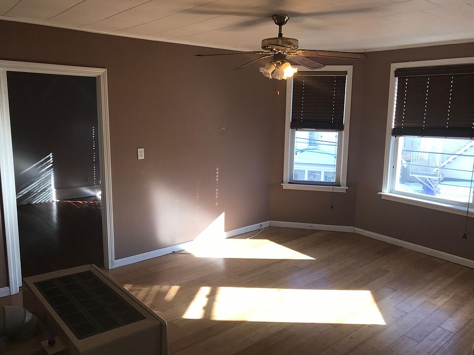 Spacious living room