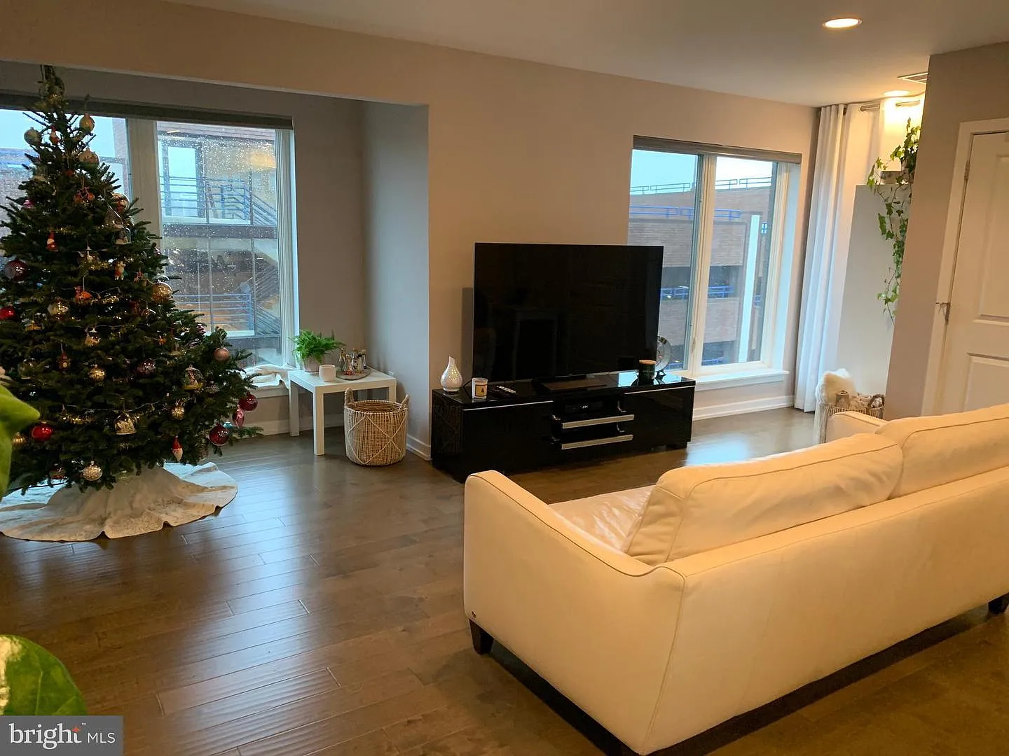 2 bed, 1000 sqft, $2,895 — Photo 4