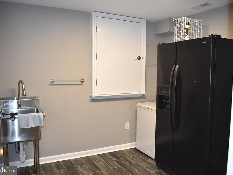 2174 E Greenleaf Dr — Photo 27
