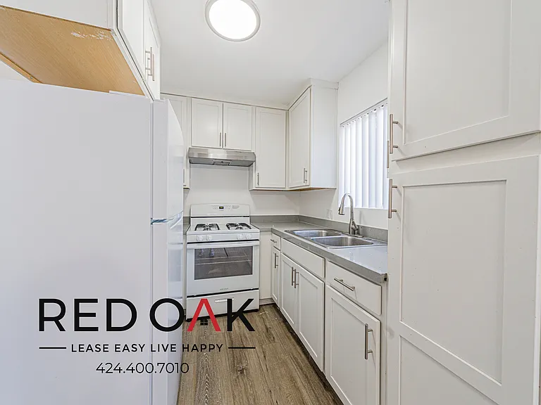 7502 Canby Ave #4 — Photo 5