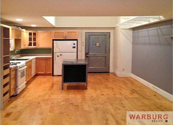 Rented by Warburg | media 4