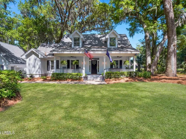 402 Island Cir E, Saint Helena Island, SC 29920