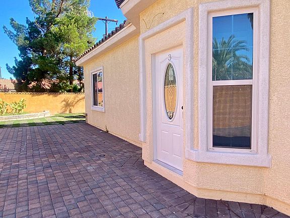 2nd image of 1806 W Oakey Blvd #3